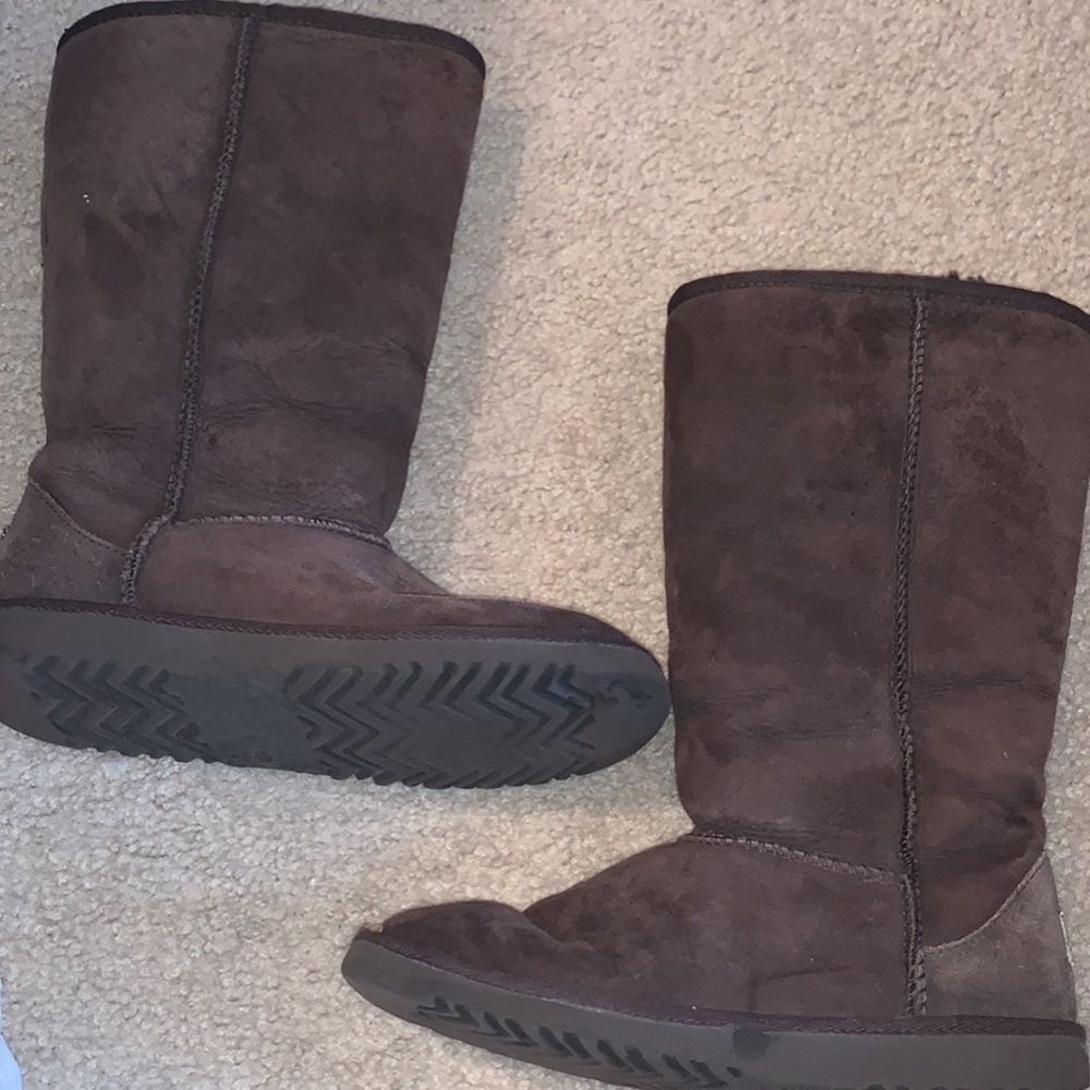 Kids size 4 UGGS